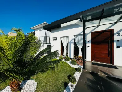 Casa de Condomínio com 3 Quartos à venda, 350m² no São João do Rio Vermelho, Florianópolis