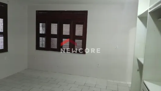 Casa com 3 Quartos à venda, 225m² no Itaperi, Fortaleza