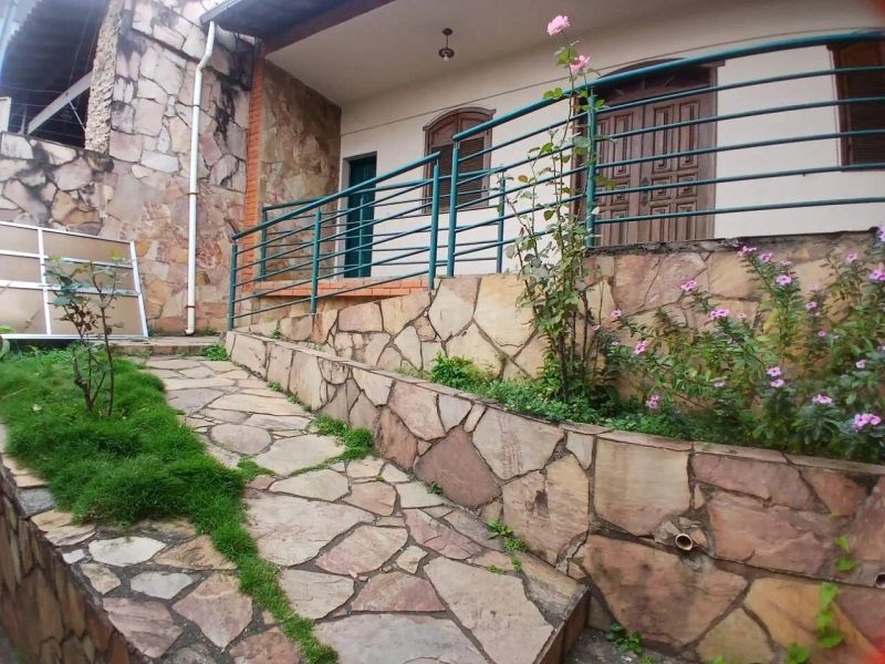 Casa com 3 quartos — Nova Suíssa, Belo Horizonte