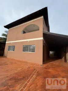 Sobrado com 3 Quartos para venda ou aluguel, 360m² no Carandá Bosque, Campo Grande
