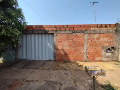 Casa com 2 Quartos para alugar, 50m² no Loteamento Residencial Pequis, Uberlândia
