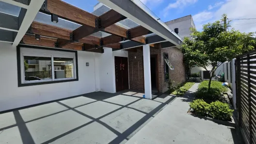 Casa com 3 Quartos à venda, 216m² no Paes Leme, Imbituba
