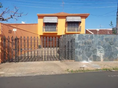Sobrado com 4 Quartos para alugar, 296m² no Vila Yamada, Araraquara