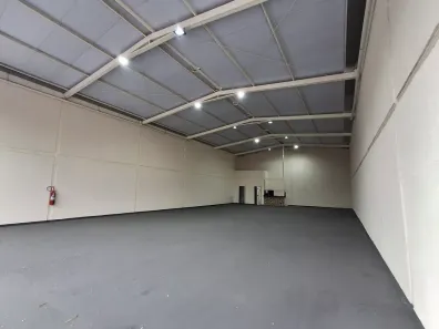 Galpão/Depósito/Armazém com 1 Quarto para alugar, 290m² no Moinho dos Ventos, Goiânia