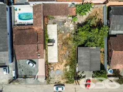 Lote/Terreno à venda, 375m² no Paranaguamirim, Joinville