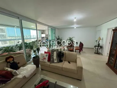 Apartamento com 3 Quartos à venda, 198m² no Osvaldo Rezende, Uberlândia