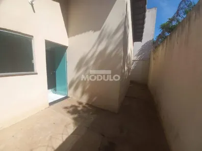 Casa com 2 Quartos para alugar, 50m² no Shopping Park, Uberlândia