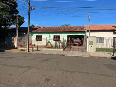 Casa com 3 Quartos à venda, 200m² no Cafezal, Londrina