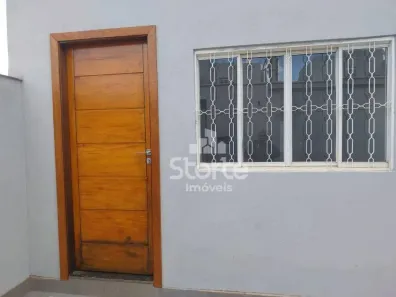 Casa com 3 Quartos para alugar, 120m² no Tibery, Uberlândia