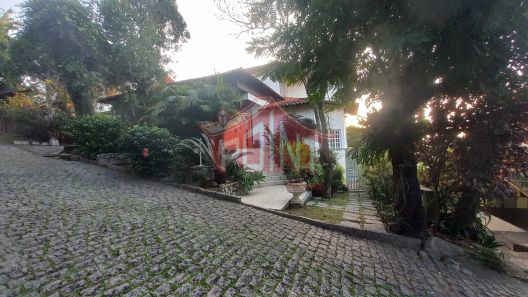 Casa de Condomínio com 4 Quartos à venda, 476m² no Badu, Niterói