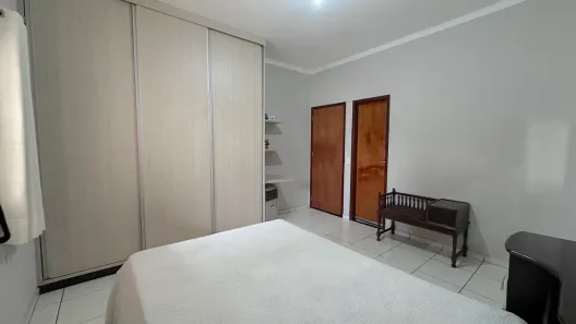 Casa com 4 Quartos à venda, 242m² no Cidade Jardim, Uberlândia