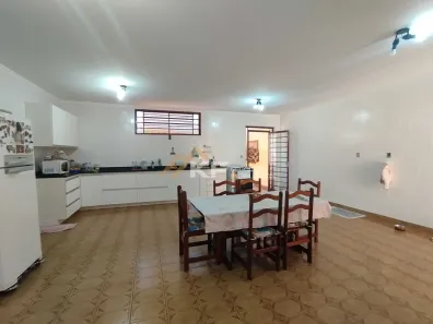 Casa com 3 Quartos à venda, 226m² no Sumarezinho, Ribeirão Preto