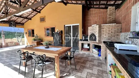 Fazenda/Sítio com 3 Quartos à venda, 150m² no Parque Meia Lua, Jacareí