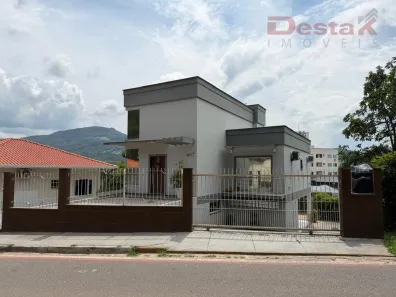 Casa com 3 Quartos à venda, 190m² no Rio Caveiras, Biguaçu