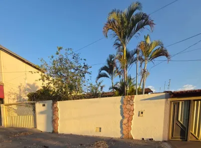 Casa com 3 Quartos para alugar, 132m² no Jardim Europa, Goiânia