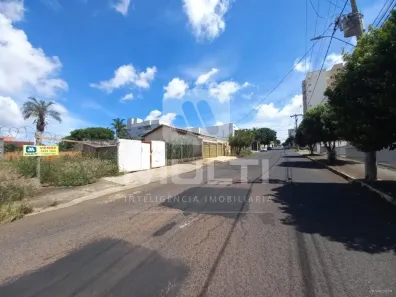 Lote/Terreno com 1 Quarto à venda, 360m² no Santa Mônica, Uberlândia