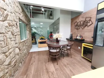 Sobrado com 3 Quartos à venda, 220m² no Luz, São Paulo