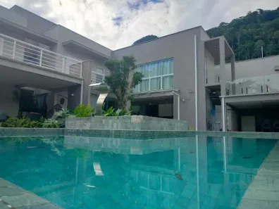 Sobrado com 4 Quartos à venda, 400m² no Jardim Terralão, Caraguatatuba