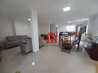 Sobrado com 3 Quartos à venda, 250m² no Campo Grande, Santos