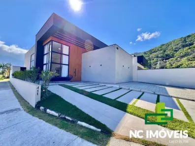 Casa de Condomínio com 4 Quartos à venda, 220m² no Mar Verde, Caraguatatuba