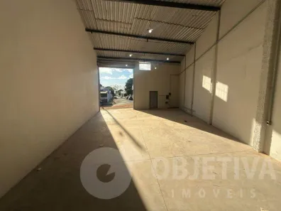 Galpão/Depósito/Armazém para alugar, 130m² no Nossa Senhora das Graças, Uberlândia