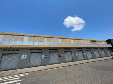 Prédio Comercial para alugar, 2000m² no Martins, Uberlândia
