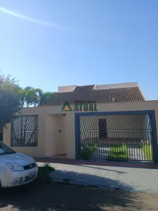 Casa com 3 Quartos para alugar, 230m² no Universitário, Londrina