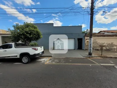 Casa com 3 Quartos à venda, 183m² no Santa Mônica, Uberlândia