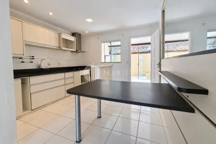 Sobrado com 2 Quartos para alugar, 70m² no Santa Regina, Camboriú
