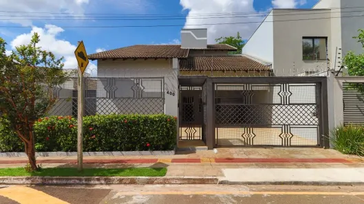 Sobrado com 4 Quartos para alugar, 259m² no Cidade Jardim, Campo Grande