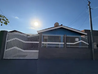 Casa com 3 Quartos à venda, 70m² no Loteamento Jardim das Aroeiras, Cuiabá