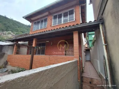 Casa com 4 Quartos à venda, 107m² no Quarteirão Brasileiro, Petrópolis
