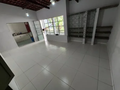 Casa com 3 Quartos para alugar, 303m² no Farol, Maceió