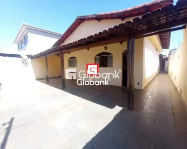 Casa com 3 Quartos à venda, 120m² no São Judas Tadeu, Montes Claros