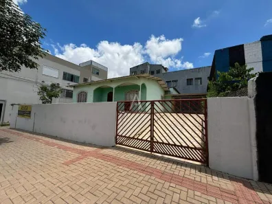 Casa com 3 Quartos para alugar, 206m² no Centro, Cascavel