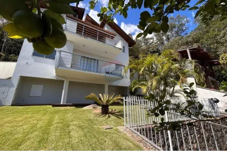 Casa com 4 Quartos à venda, 227m² no Sambaqui, Florianópolis