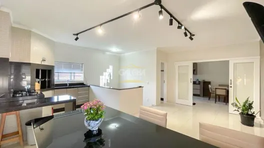 Casa com 3 Quartos à venda, 398m² no Saguaçu, Joinville