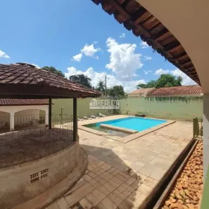 Casa com 3 Quartos para alugar, 291m² no Santa Maria, Uberaba