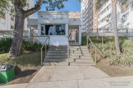 Apartamento com 2 Quartos para alugar, 50m² no Passo da Areia, Porto Alegre