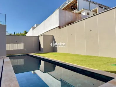 Casa de Condomínio com 4 Quartos à venda, 496m² no Morada da Colina, Uberlândia