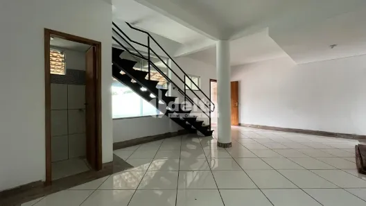Casa com 3 Quartos à venda, 206m² no Jardim Holanda, Uberlândia