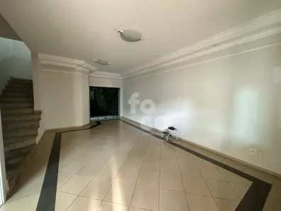 Sobrado com 4 Quartos à venda, 202m² no Brasil, Uberlândia