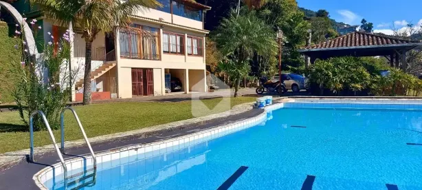 Casa com 6 Quartos à venda, 500m² no Mosela, Petrópolis