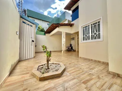 Sobrado com 5 Quartos à venda, 250m² no Renato Gonçalves, Barreiras