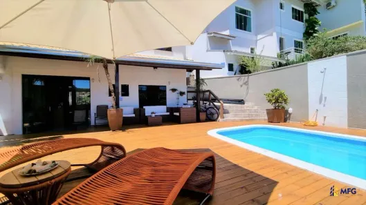 Casa de Condomínio com 4 Quartos à venda, 500m² no Ariribá, Balneário Camboriú