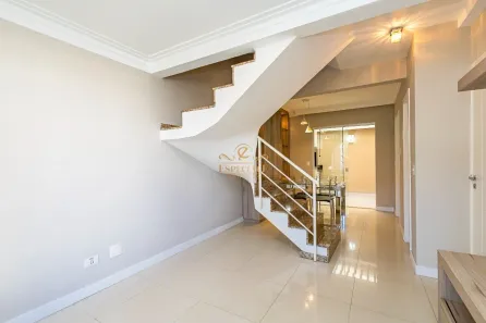 Sobrado com 3 Quartos para alugar, 157m² no Campo Comprido, Curitiba