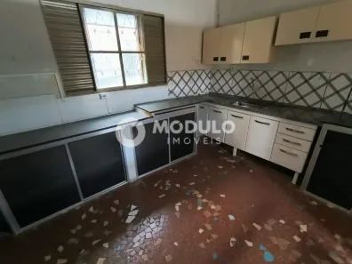 Casa com 3 Quartos para alugar, 110m² no Osvaldo Rezende, Uberlândia