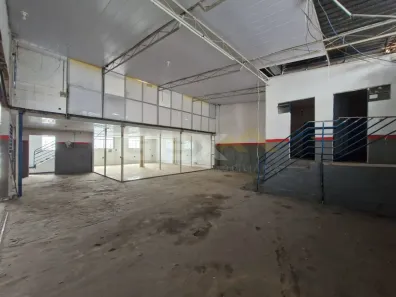 Galpão/Depósito/Armazém com 3 Quartos à venda, 380m² no Catalão, Divinópolis