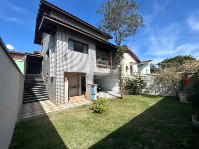 Sobrado com 4 Quartos para alugar, 324m² no Centro, Atibaia