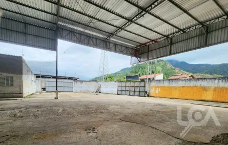 Galpão/Depósito/Armazém para alugar, 650m² no Caputera, Caraguatatuba